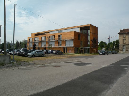  petit immeuble en bois